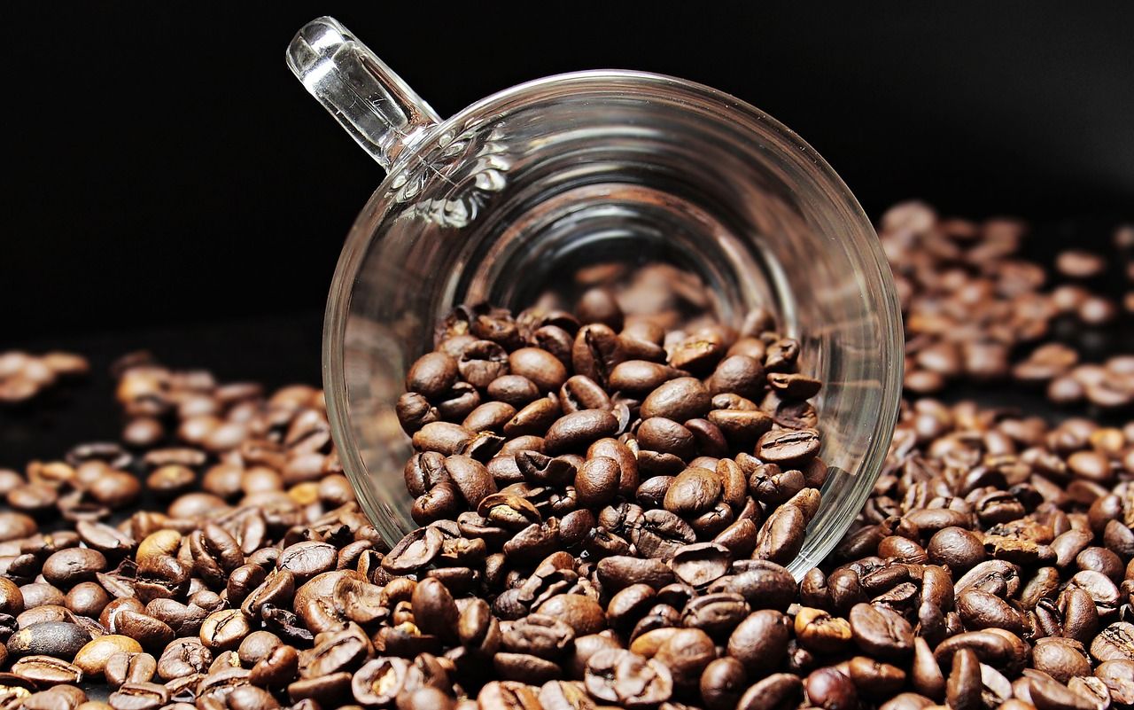 Sekrety wyselekcjonowanej kawy: jak różne ziarna wpływają na jej smak?